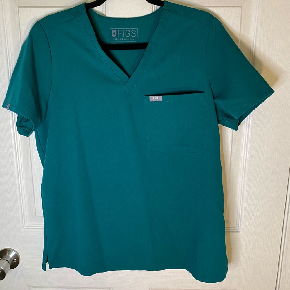 FIGS Catarina top in Hunter Green